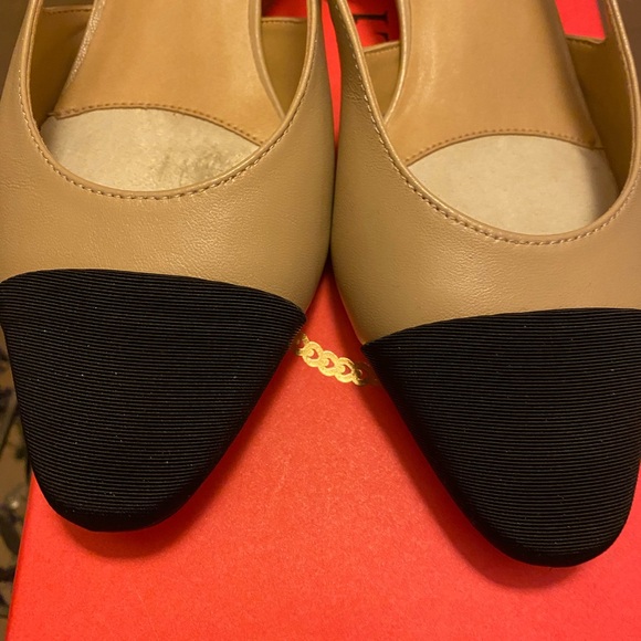Vaneli Aliz Two-Tone Tan and Black Slingback Heels Size 7 - Picture 10 of 15